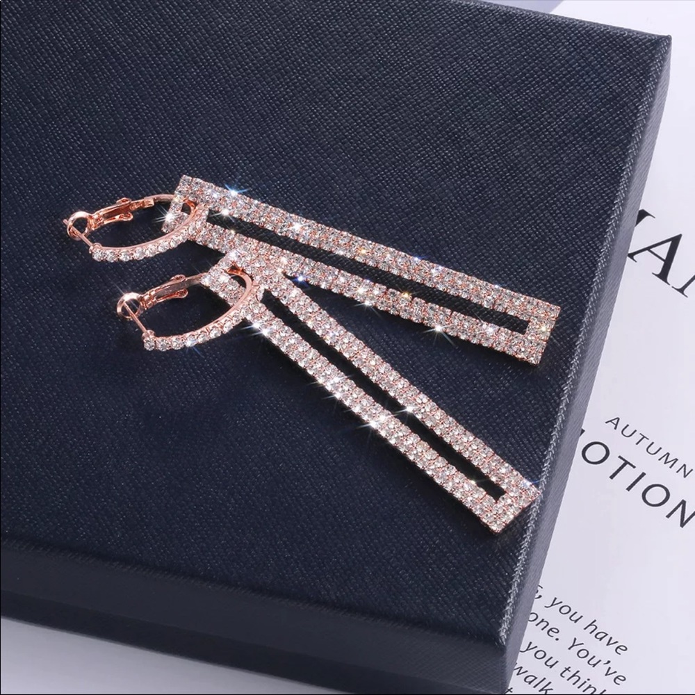 *NEW*Gorgeous Sparking Crystal Long Dangle Earring - Picture 8 of 9